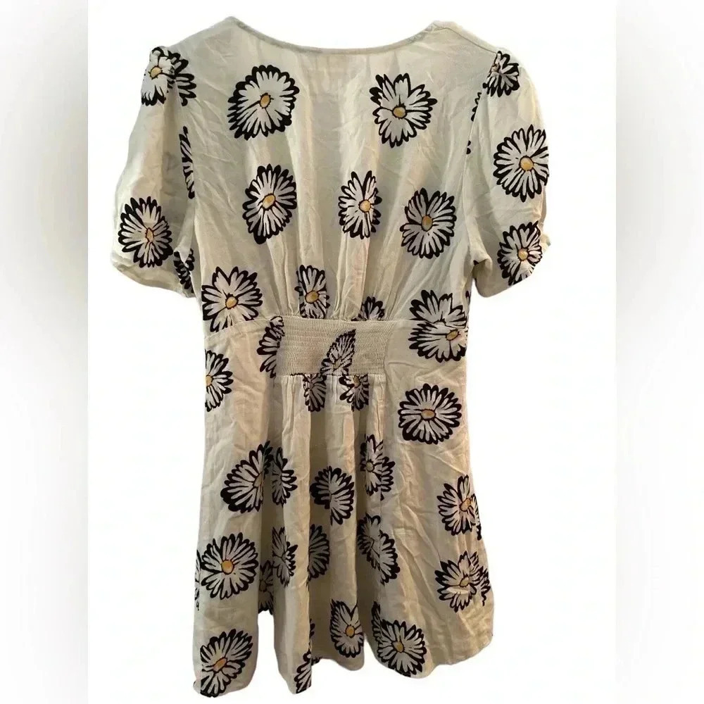 Urban Outfitters Bettie Twist-Front Mini Dress in floral print - Picture 2 of 8